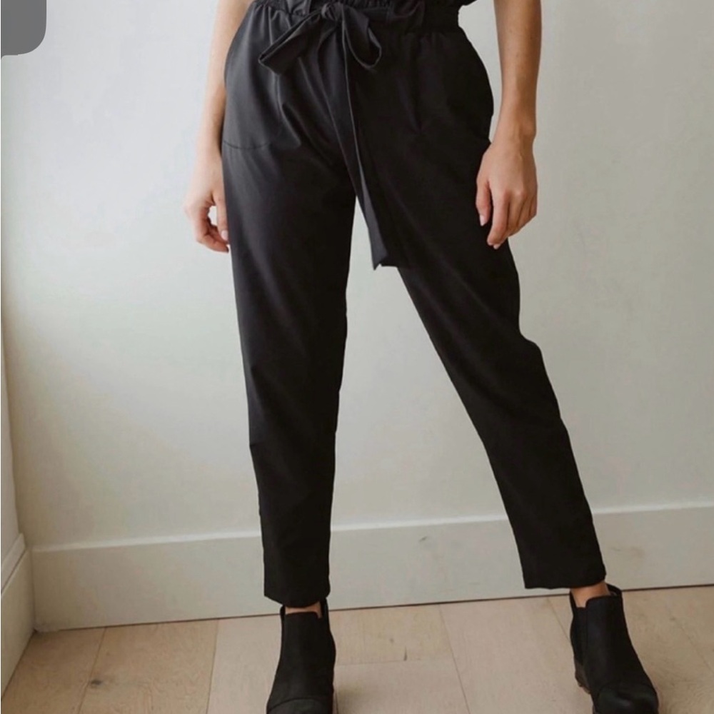 Chic Black Tie-Waist Cropped Pants